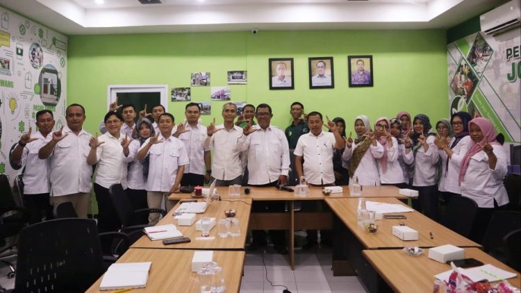 Gandeng Diskominfo dalam Monev Sosmed PD Pasar Joyoboyo, Kepala PD Pasar Apresiasi Peningkatan Performa Sosmed