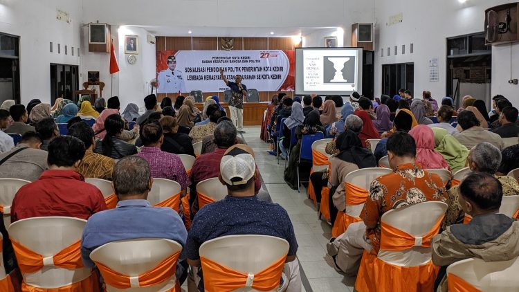 Pilkada Semakin Dekat, Bakesbangpol Kota Kediri Berikan Sosialisasi Pendidikan Politik Bagi Masyarakat