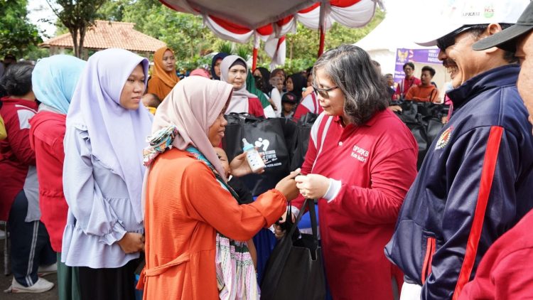 Pj Wali Kota Kediri Ikuti Jalan Sehat Peringatan Hari Keluarga Nasional ke-31