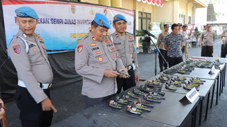 Senpi Anggota Polres Nganjuk Tiba-tiba Diperiksa, Ada Apa?