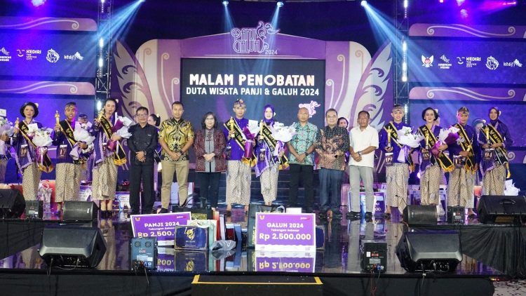 Malam Penobatan Panji Galuh Kota Kediri 2024, Pj Wali Kota Kediri : Panji Galuh Tidak Hanya Cakep Tapi Harus Cerdas, Punya Prestasi dan Inovasi