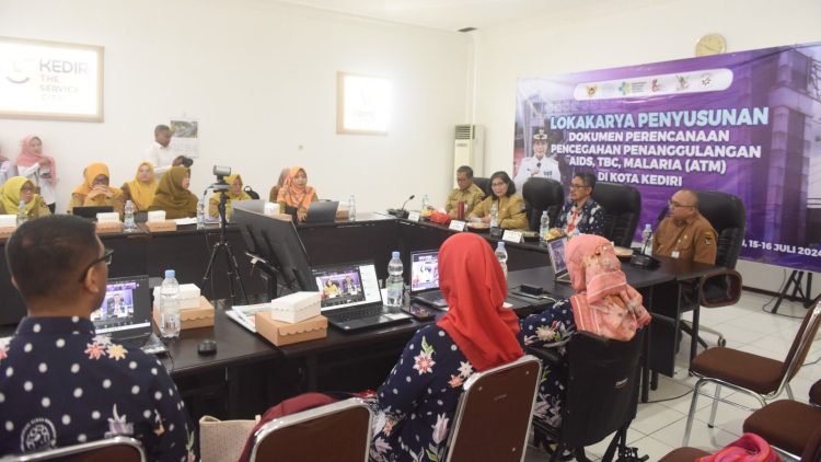 Pj Wali Kota Kediri Zanariah Paparkan Penanganan AIDS, Tuberkolosis, dan Malaria Kota Kediri