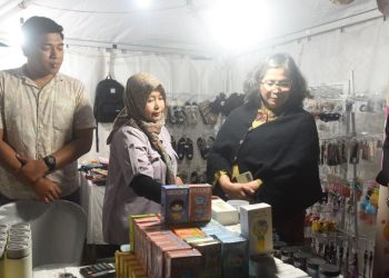 Pj Wali Kota Kediri Keliling dan Larisi Dagangan pada Festival Pasar Rakyat Kecamatan Mojoroto