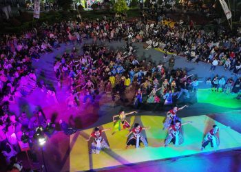 Pj Wali Kota Kediri Menyatu Dengan Masyarakat Nikmati Brantastic dan Joyoboyo Dance Festival Spesial Hari Jadi Kota Kediri ke-1.145. Foto : Dok. Pemkot Kediri