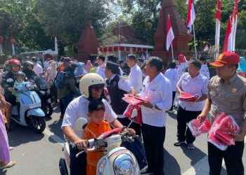 Pemkab Trenggalek Bagikan 20 Ribu Bendera Merah Putih Gratis