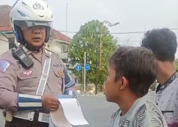 Viral Video Bocil Jombang Kendarai Motor Mewek Saat Ditilang