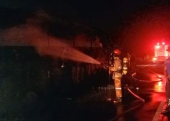 Bus Rombongan Warga Sumenep Terbakar di Tol Jombang-Mojokerto