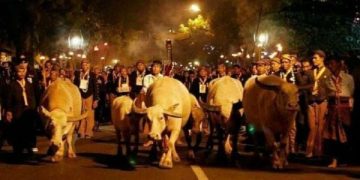 Ilustrasi suasana tirakat dan tradisi bulan Suro dalam budaya Jawa