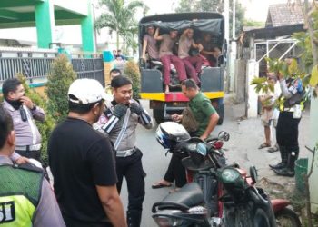 Keterlaluan! Arena Judi Sabung Ayam Digelar di Dekat Pondok Pesantren