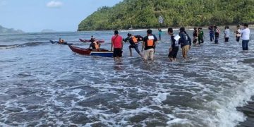 1 Suro, Mengintip Lomba Balap Perahu Kunting di Pantai Selatan Trenggalek. (foto/Bacaini)