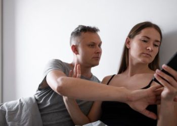 Mengenal Micro Cheating, Selingkuh Tanpa Menyentuh, Apa Itu?
