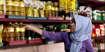 Jelang Naik Harga, Migor Subsidi Kian Sulit Ditemukan di Pasar Kediri. (foto/Bacaini)