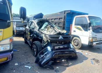 Mobil Petugas Bea Cukai Nyungsep di Tol Jombang, Ditabrak Komplotan Rokok Ilegal?