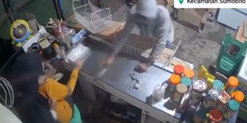 Rekaman CCTV Aksi Perampokan Toko Frozen Food Jombang Viral. (foto/ist)