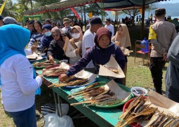 Festival Nelayan Trenggalek, Warga Pesta 2.000 Ikan Bakar