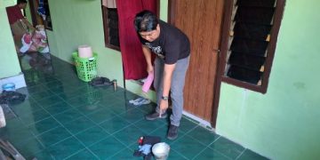 Kediri Gempar, Suami Siram Air Keras Istri dan Balita Saat Tidur. (foto/Bacaini)