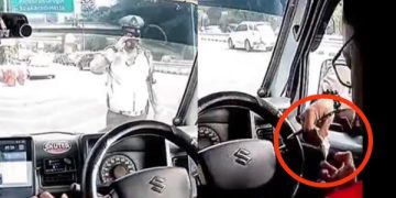 Terekam Dashcam, Diduga Pungli Oknum Polisi Viral di Media Sosial. (foto: tangkapan layar/ist)