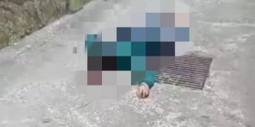 Pasang Kabel Wifi, Pesuruh MTsN Kota Kediri Ditemukan Tewas Usai Terjun Bebas. (foto/Bacaini)
