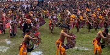 Tarikan Turonggo Yakso, 2.708 Penari Trenggalek Pecahkan Rekor MURI. (foto/bacaini)