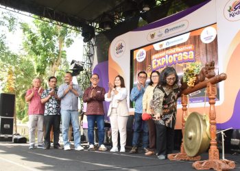 Buka Street Food Festival Explorasa, Pj Wali Kota Kediri Ajak Masyarakat Nikmati Berbagai Jajanan Kota Kediri. Foto : Dok. Pemkot Kediri