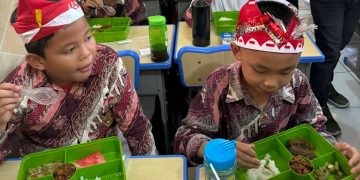 Wiranto Pantau Uji Coba Makan Bergizi Gratis di Cilegon