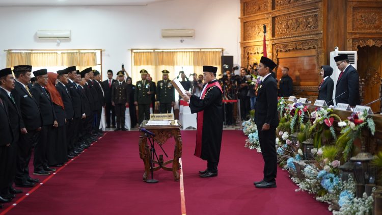 Usai Dilantik, Mas Dhito Berharap Anggota DPRD Jadi Mitra untuk Memajukan Kabupaten Kediri. Foto : Dok. Pemkab Kediri
