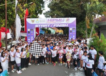 Pj Wali Kota Kediri Zanariah Berangkatkan HIPMI Merdeka Fun Run. Foto : Dok. Pemkot Kediri