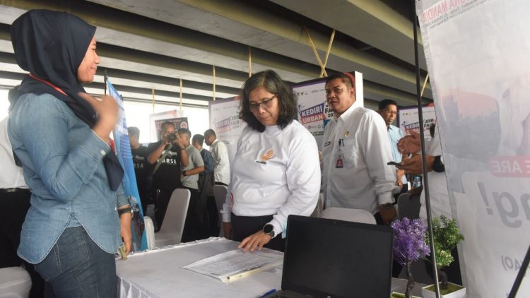 Pj Wali Kota Kediri Zanariah Buka Urban Job Fair 2024. Foto : Dok. Pemkot Kediri