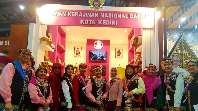 Hadir di Pameran Kriyanusa, Produk Kriya Kota Kediri Diserbu Pengunjung. Foto : Dok. Pemkot Kediri