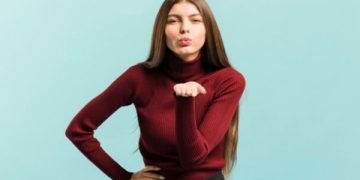 Viral Perselingkuhan Zize, Ini Ciri Perempuan Red Flag yang Membahayakan Pasangan. (foto ilustrasi/freepik)