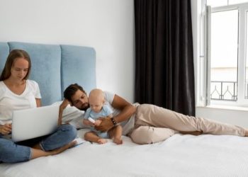 Tips Membakar Gairah Ranjang Pasca Punya Momongan