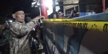 Ngamuk Geruduk Warung Miras di Jombang, Warga dan Petugas Kecele. (foto/Bacaini)