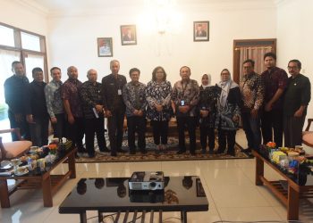 Masuk Nominasi Award Peduli Ketahanan Pangan, Pj Wali Kota Kediri Paparkan Program Ketahanan Pangan di Hadapan Tim Penilai. Foto : Dok. Pemkot Kediri