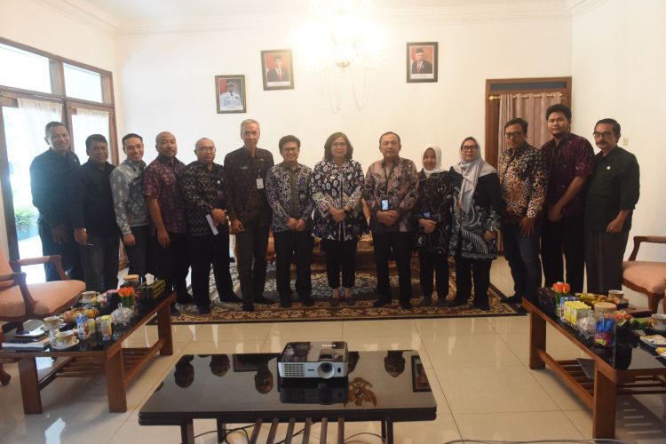 Masuk Nominasi Award Peduli Ketahanan Pangan, Pj Wali Kota Kediri Paparkan Program Ketahanan Pangan di Hadapan Tim Penilai. Foto : Dok. Pemkot Kediri