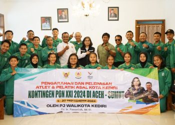 Pj Wali Kota Kediri Lepas Atlet dan Pelatih Kota Kediri di ajang PON XXI Aceh-Sumut. Foto : Dok. Pemkot Kediri