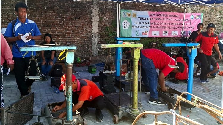 Tingkatkan Kepercayaan Konsumen, Pemkot Kediri Rutin Lakukan Tera/Tera Ulang Ke Seluruh Pasar. Foto ; Dok. Pemkot Kediri