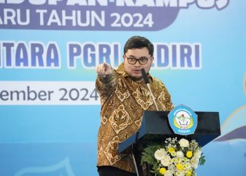 Jelaskan Menteri Zaman Bung Karno, Bupati Dhito Diinterupsi Mahasiswa