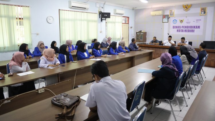 Terjunkan 18 Mahasiswa Kampus Mengajar Angkatan 8, Pemkot Kediri Harapkan Metode Pembelajaran Yang Inovatif. Foto : Dok. Pemkot Kediri