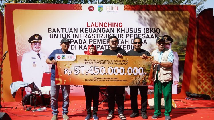 Pemerataan Pembangunan, Mas Dhito Beri BKK 150 Juta Per Desa . Foto : Dok. Pemkab Kediri
