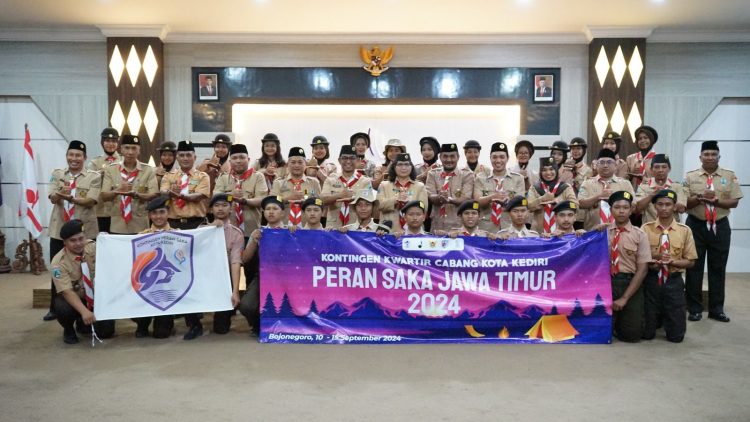 Pj Wali Kota Kediri Lepas Kontingen Peran Saka Daerah Jatim 2024 Kwartir Cabang Gerakan Pramuka Kota Kediri. Foto : Dok. Pemkot Kediri