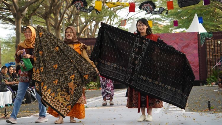 KFBF 2024, Mbak Cicha Berharap IKM Termotivasi Lakukan Ekspansi Lebih. Foto : Dok. Pemkab Kediri
