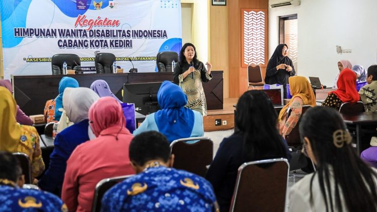 Tingkatkan Pemahaman Interaksi dengan Penyandang Disabilitas, Pemkot Kediri Gelar Pelatihan Etika Berinteraksi dengan Penyandang Disabilitas. Foto : Dok. Pemkot Kediri
