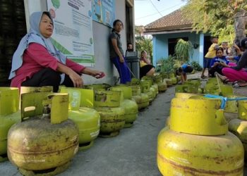 Kelangkaan LPG Makin Parah, Antrean di Pangkalan Mengular