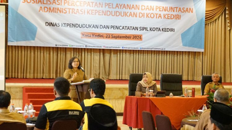 Pj Wali Kota Kediri Buka Sosialisasi Percepatan Pelayanan dan Penuntasan Adminstrasi Kependudukan. Foto : Dok. Pemkot Kediri