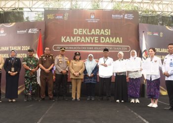 Pj Wali Kota Kediri Zanariah Hadiri Deklarasi Kampanye Damai Pilkada Serentak 2024. Foto : Dok. Pemkot Kediri