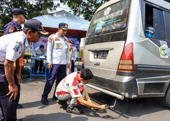Perdana Digelar, Dishub Kota Kediri Lakukan Uji Emisi Gas Buangan untuk Kendaraan R4. Foto : Dok. Pemkot Kediri