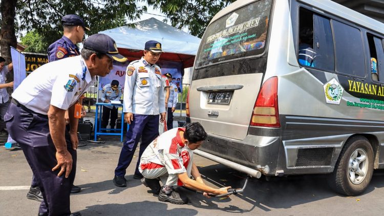 Perdana Digelar, Dishub Kota Kediri Lakukan Uji Emisi Gas Buangan untuk Kendaraan R4. Foto : Dok. Pemkot Kediri