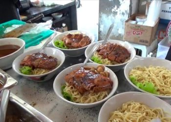 Mie Ayam Panggang ‘Demi Apa’, Sehari Laku 300 Porsi