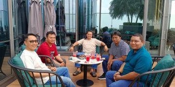 Tampak HRM. Khalilur R Abdullah Syahlawiy, pemilik Balad Group beserta kolega bisnis saat berada di Negara Vietnam. (Foto: Istimewa)