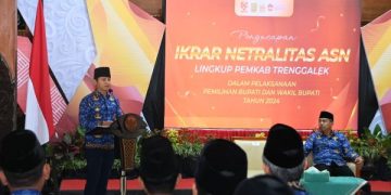 Gelar Deklarasi Netral di Pendopo, Bupati Trenggalek Janji Tak Gerakkan ASN. (foto/Bacaini)